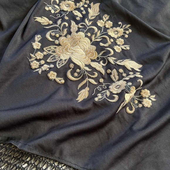 Vintage black silky fringed shawl - Picture 7 of 7